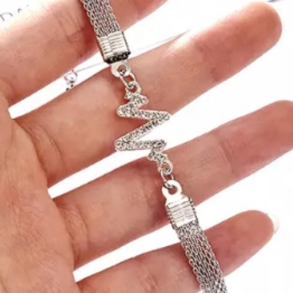 ⚡️TRULY⚡️UNIQUE⚡️SILVER⚡️ BRACELET⚡️WITH⚡️RHINESTONE⚡️FLASH⚡️PENDANT⚡️18CMS LONG